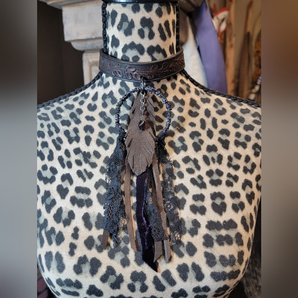 Bohemian Hippie Tooled Leather Choker Necklace With Suede Feather & Amethyst - Picture 3 of 12